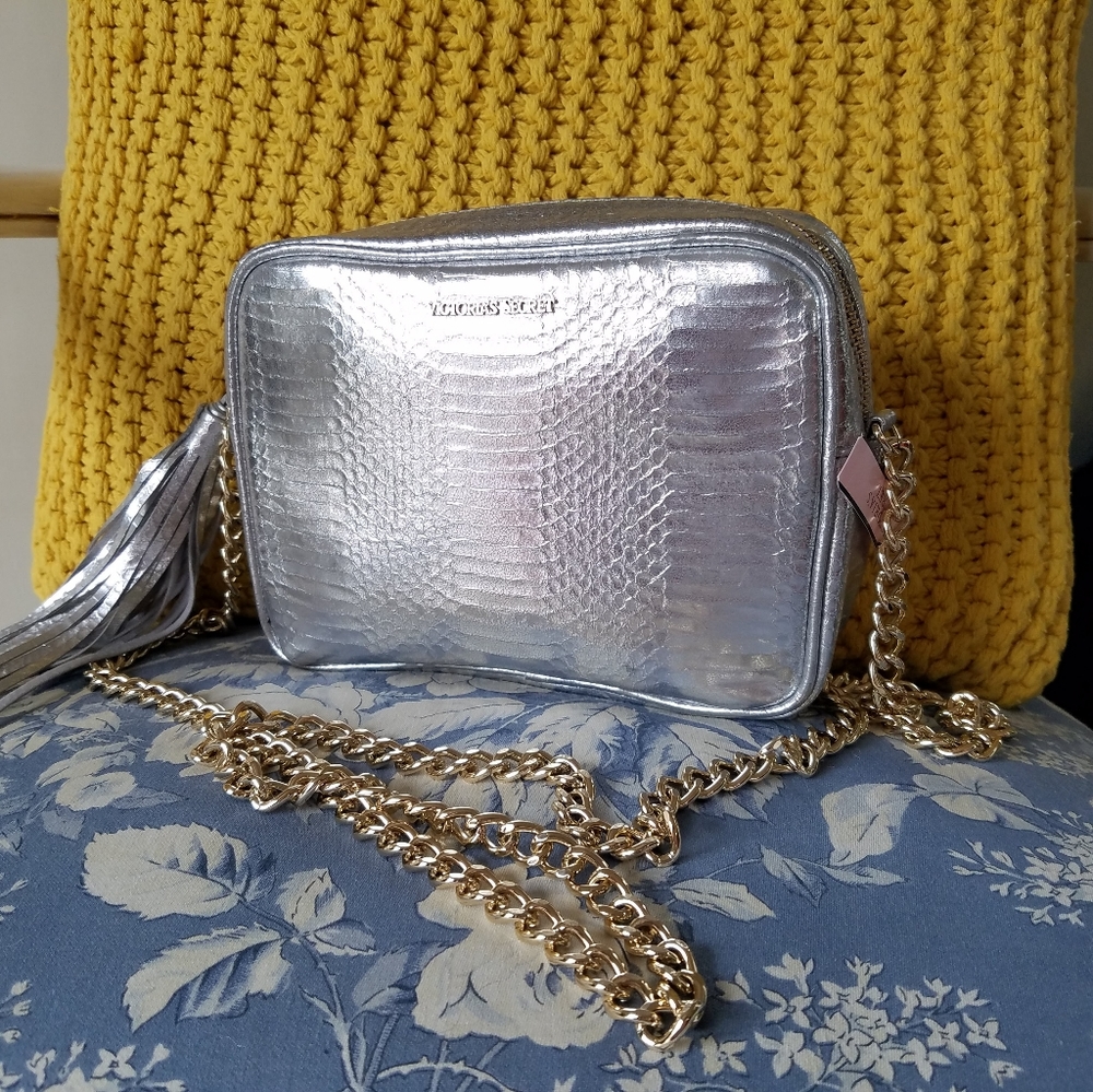 VS | Silver Shoulder Purse | NWT